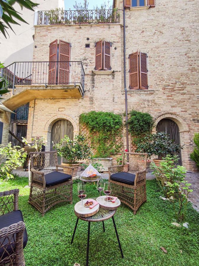 La Scarpetta Magica: Un Incantevole Soggiorno A 5 Stelle! Offida Bagian luar foto